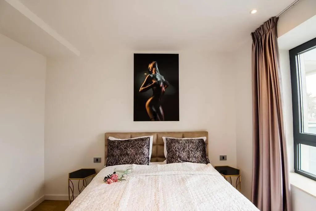 Aviatiei Tower, Luxury Apartment, Brand New, Underground Parking Bucharest Apartment