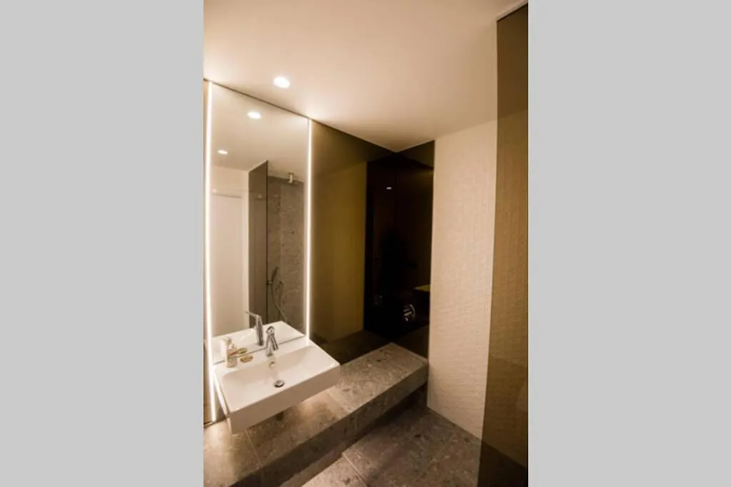 Aviatiei Tower, Luxury Apartment, Brand New, Underground Parking Bucharest